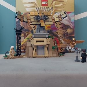 EUC DC Wonder Woman vs. Cheetah playset